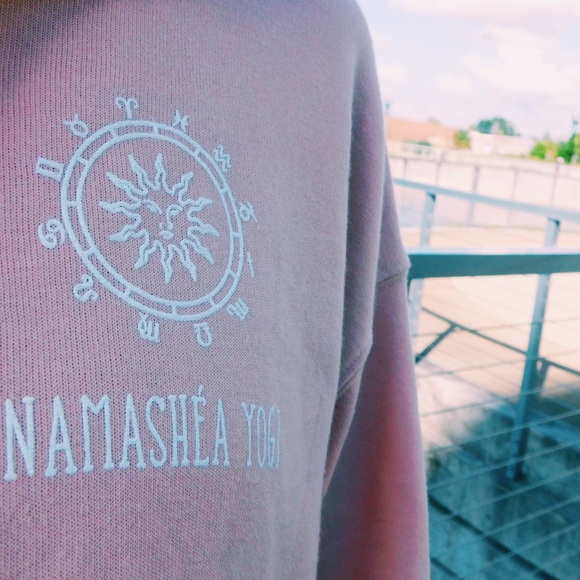 Soft Pink cropped Namashéa Yogi Sweat shirt - Picture 2 of 3